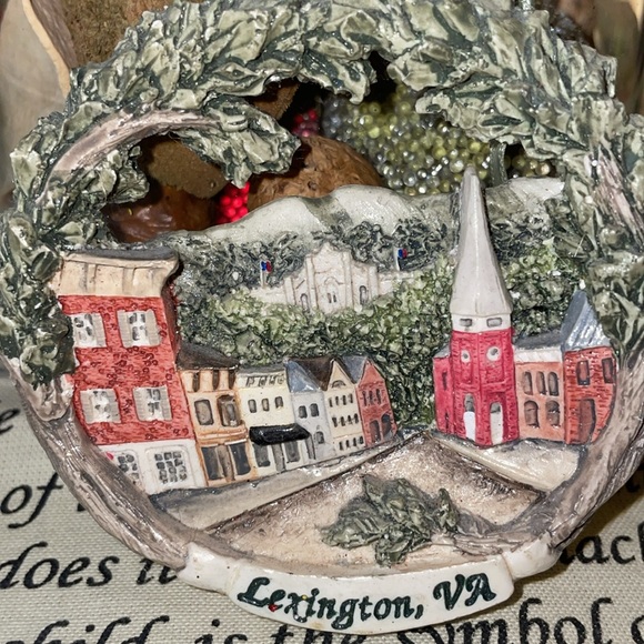 1998 Hestia Lexington Va Ornament! - Picture 2 of 3